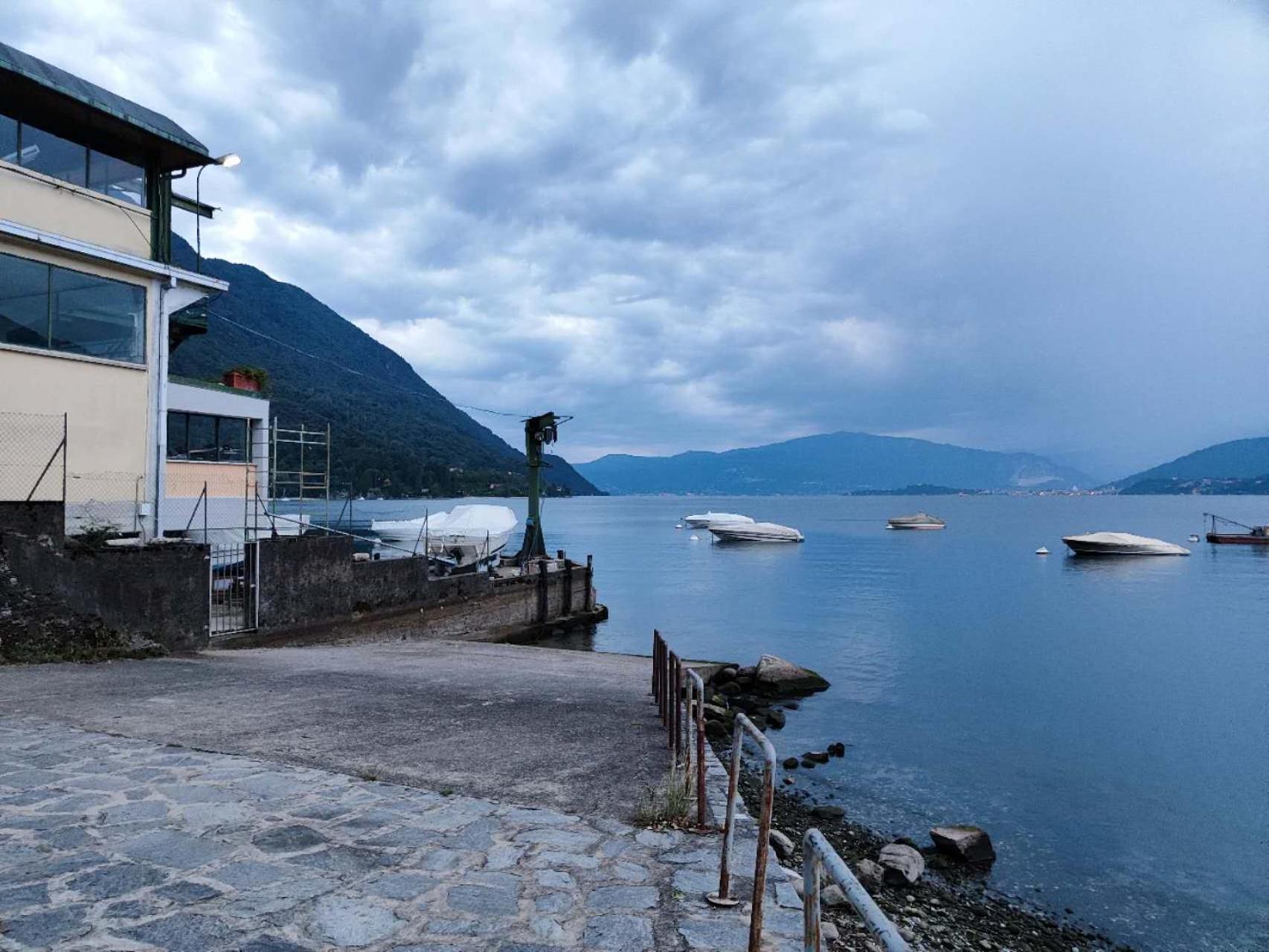 Natura Tra Bosco E Lago Castelveccana 外观 照片