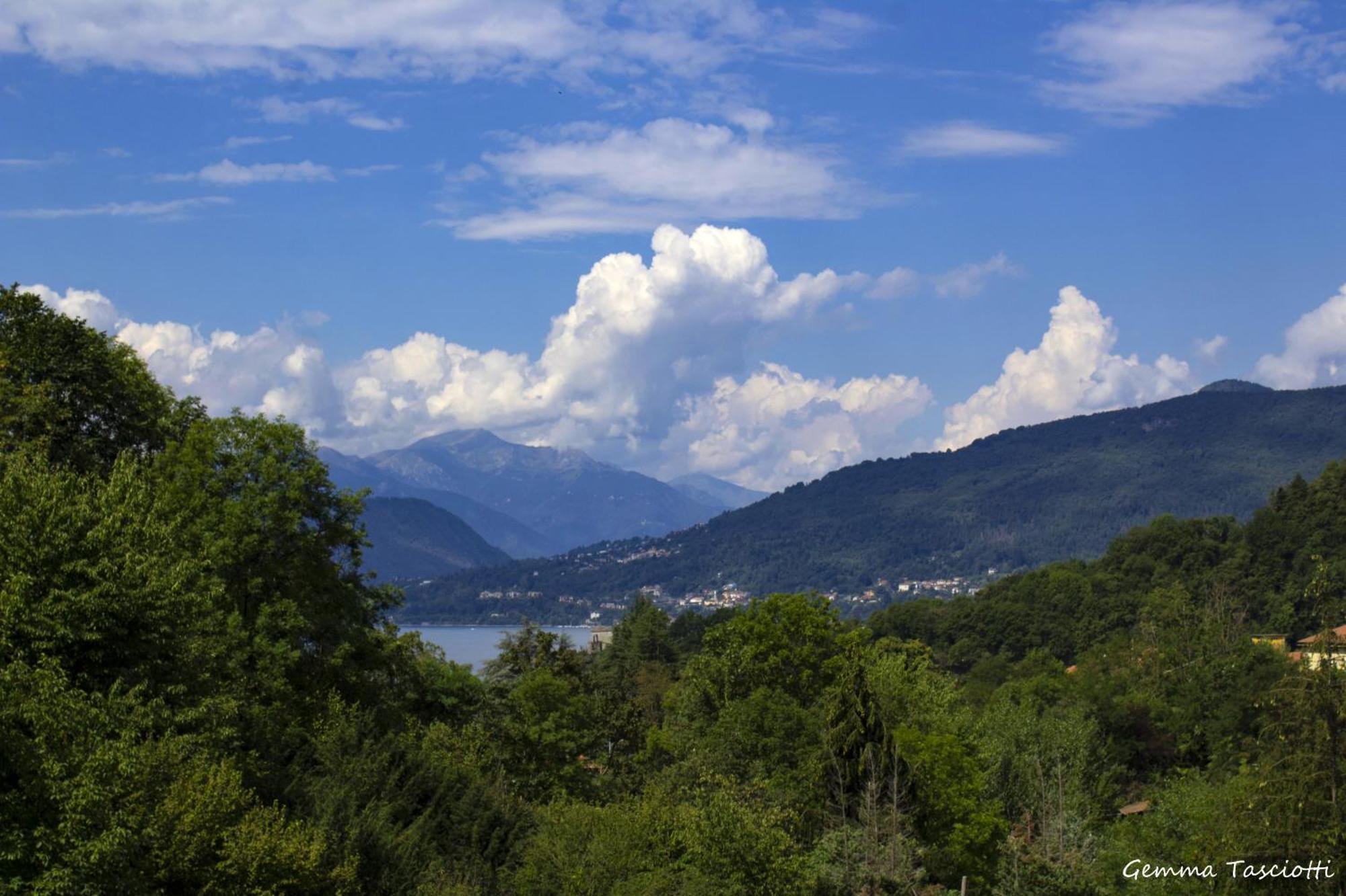 Natura Tra Bosco E Lago Castelveccana 外观 照片